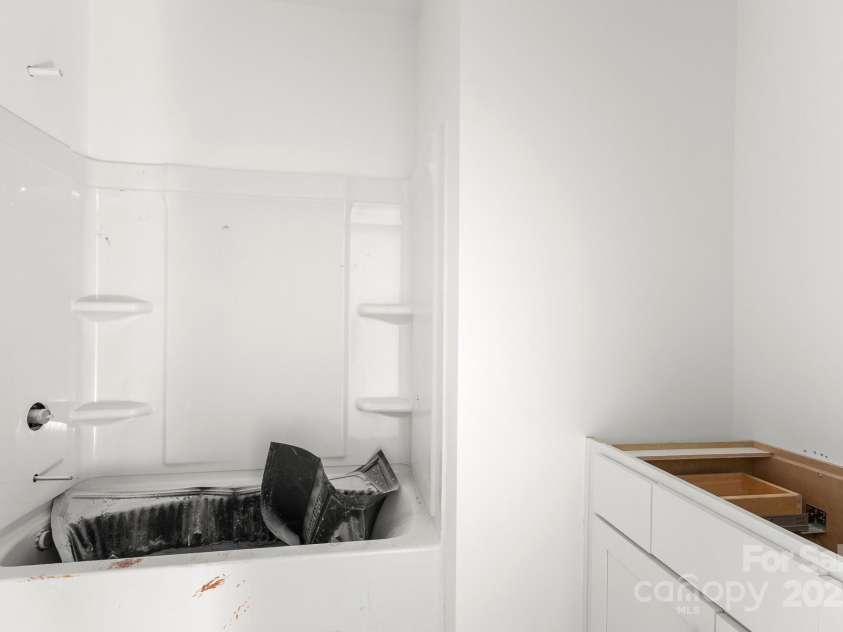 909 Hoskins Road, Charlotte, NC 28208.  MLS# CAR4331213, YatesRealty ID 2177. 