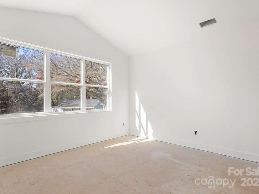 909 Hoskins Road, Charlotte, NC 28208.  MLS# CAR4331213, YatesRealty ID 2177. 