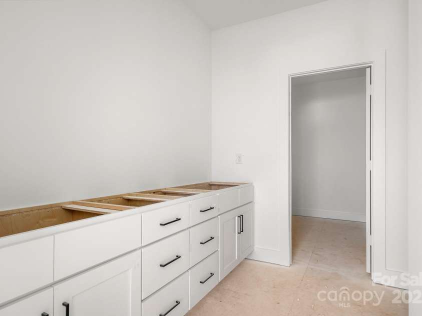 909 Hoskins Road, Charlotte, NC 28208.  MLS# CAR4331213, YatesRealty ID 2177. 