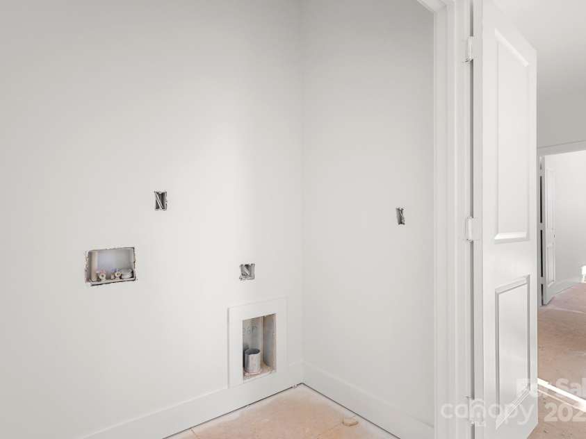 909 Hoskins Road, Charlotte, NC 28208.  MLS# CAR4331213, YatesRealty ID 2177. 