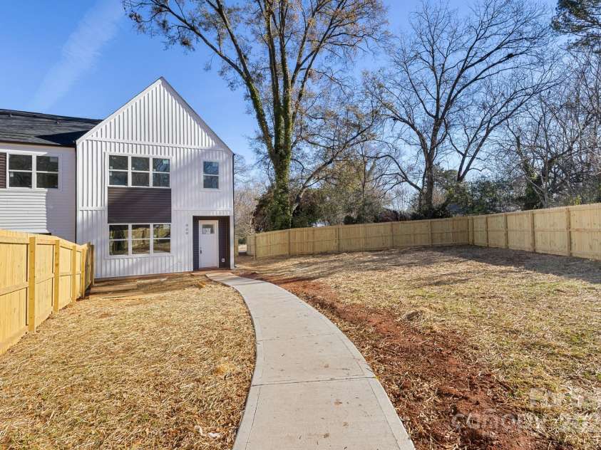 909 Hoskins Road, Charlotte, NC 28208.  MLS# CAR4331213, YatesRealty ID 2177. 