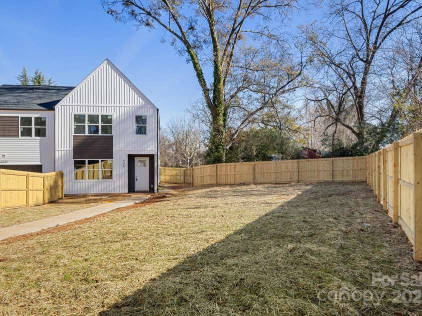 909 Hoskins Road, Charlotte, NC 28208.  MLS# CAR4331213, YatesRealty ID 2177. 