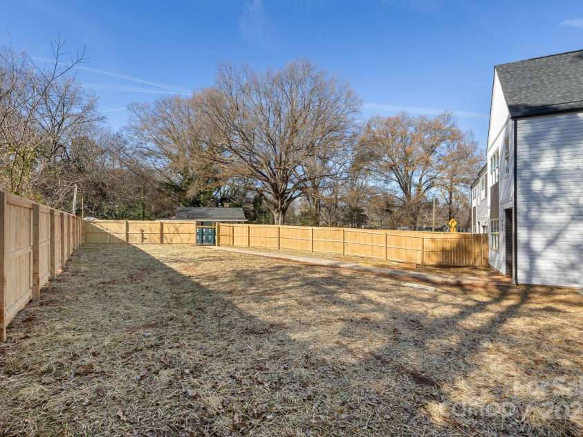 909 Hoskins Road, Charlotte, NC 28208.  MLS# CAR4331213, YatesRealty ID 2177. 