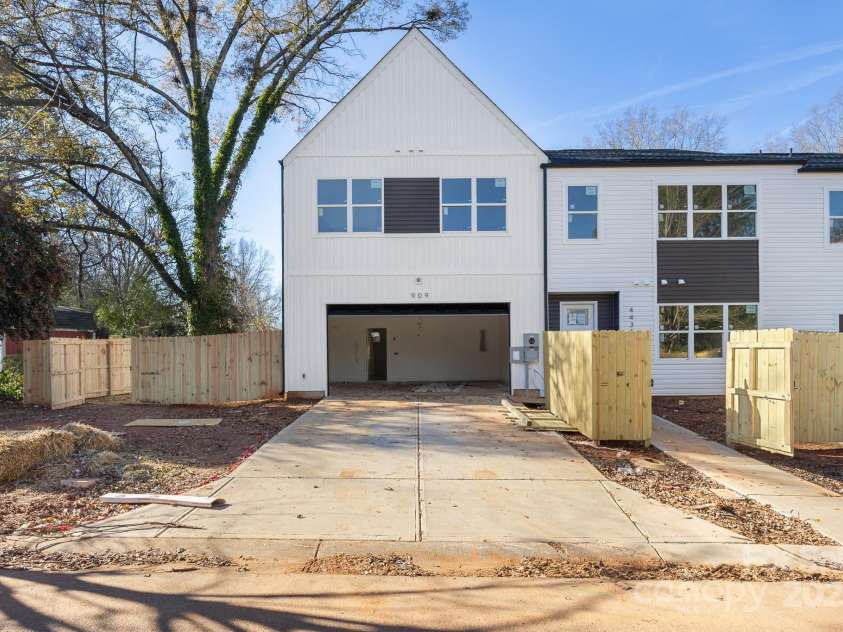 909 Hoskins Road, Charlotte, NC 28208.  MLS# CAR4331213, YatesRealty ID 2177. 