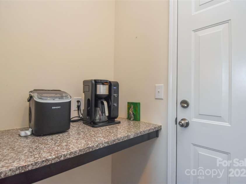 173 Glastonbury Drive, Mooresville, NC 28115.  MLS# CAR4227543, YatesRealty ID 21770. 