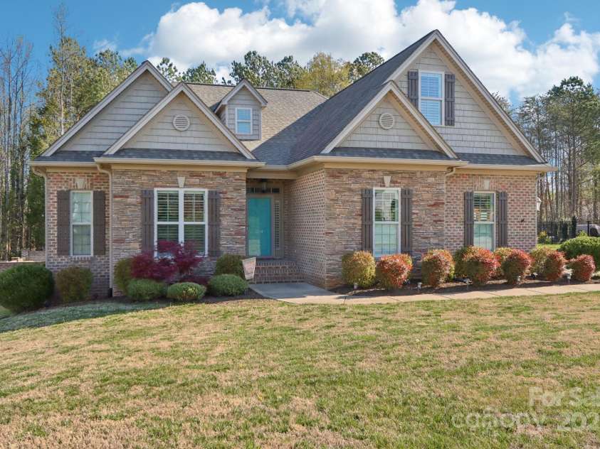 304 Wintergreen Court, Kings Mountain, NC 28086.  MLS# CAR4241325, YatesRealty ID 21771. 