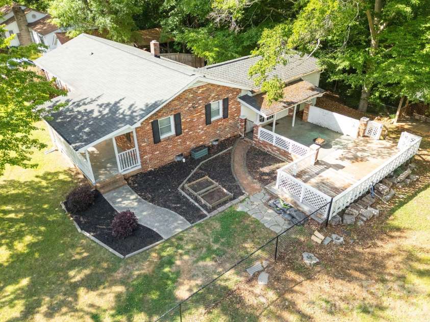 6517 Riverine Drive, Charlotte, NC 28216.  MLS# CAR4374862, YatesRealty ID 21771. 