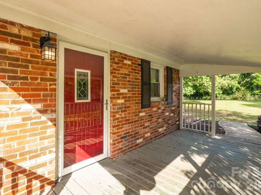 6517 Riverine Drive, Charlotte, NC 28216.  MLS# CAR4374862, YatesRealty ID 21771. 