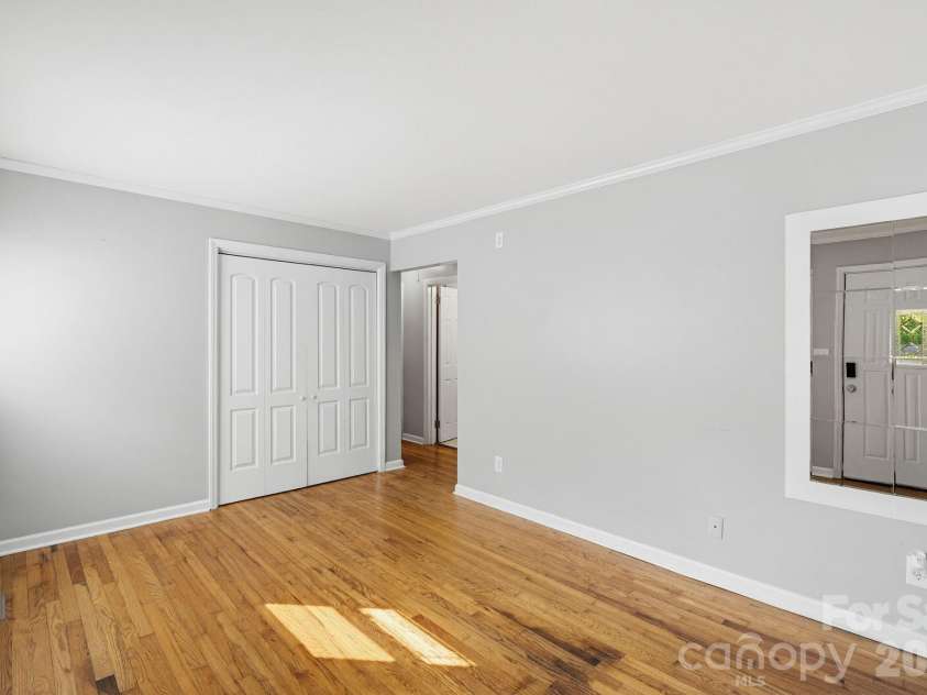 6517 Riverine Drive, Charlotte, NC 28216.  MLS# CAR4374862, YatesRealty ID 21771. 