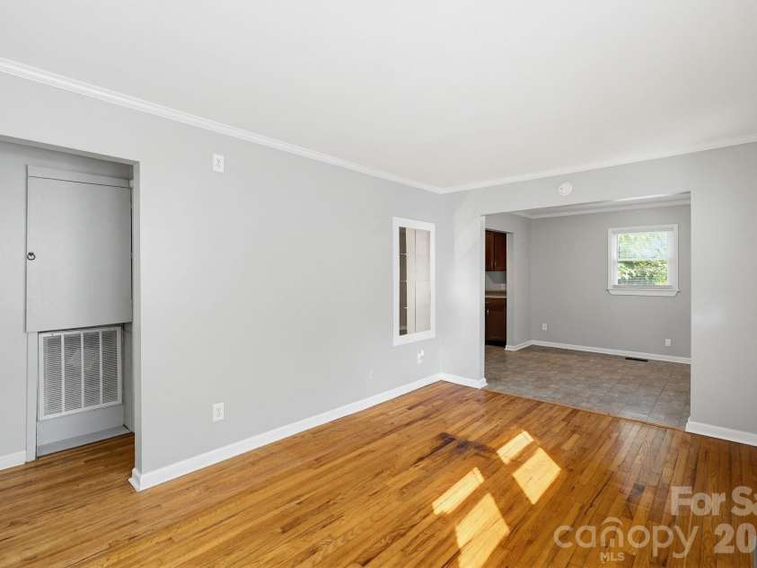 6517 Riverine Drive, Charlotte, NC 28216.  MLS# CAR4374862, YatesRealty ID 21771. 
