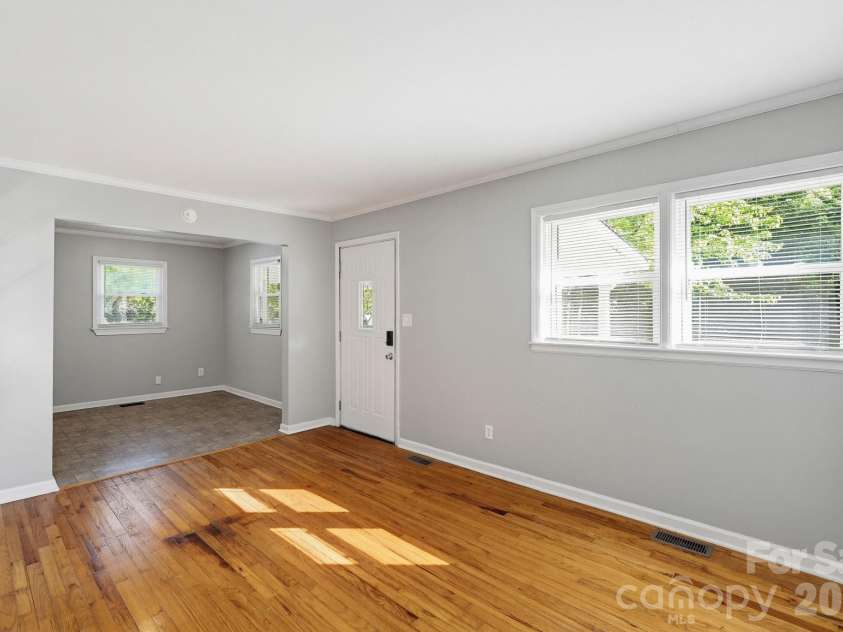 6517 Riverine Drive, Charlotte, NC 28216.  MLS# CAR4374862, YatesRealty ID 21771. 