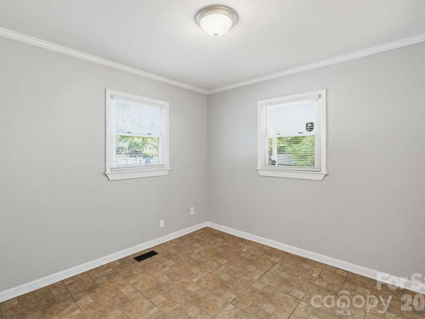 6517 Riverine Drive, Charlotte, NC 28216.  MLS# CAR4374862, YatesRealty ID 21771. 