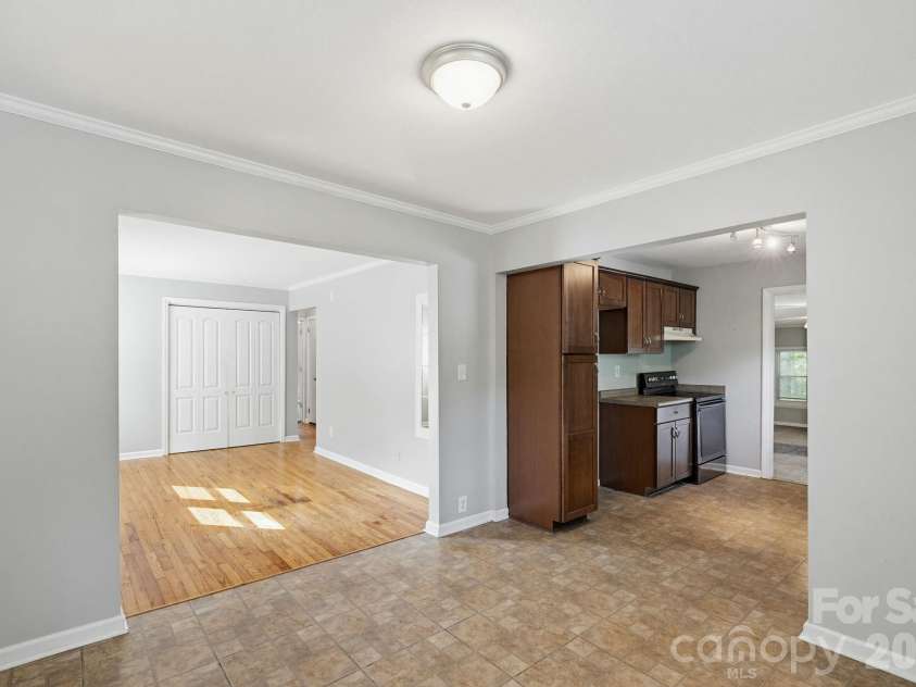 6517 Riverine Drive, Charlotte, NC 28216.  MLS# CAR4374862, YatesRealty ID 21771. 