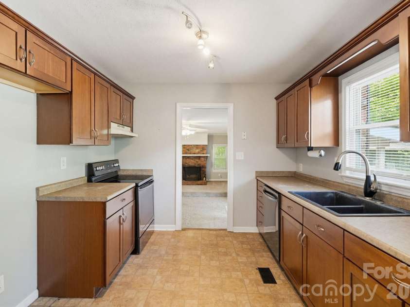 6517 Riverine Drive, Charlotte, NC 28216.  MLS# CAR4374862, YatesRealty ID 21771. 