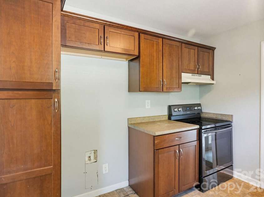 6517 Riverine Drive, Charlotte, NC 28216.  MLS# CAR4374862, YatesRealty ID 21771. 