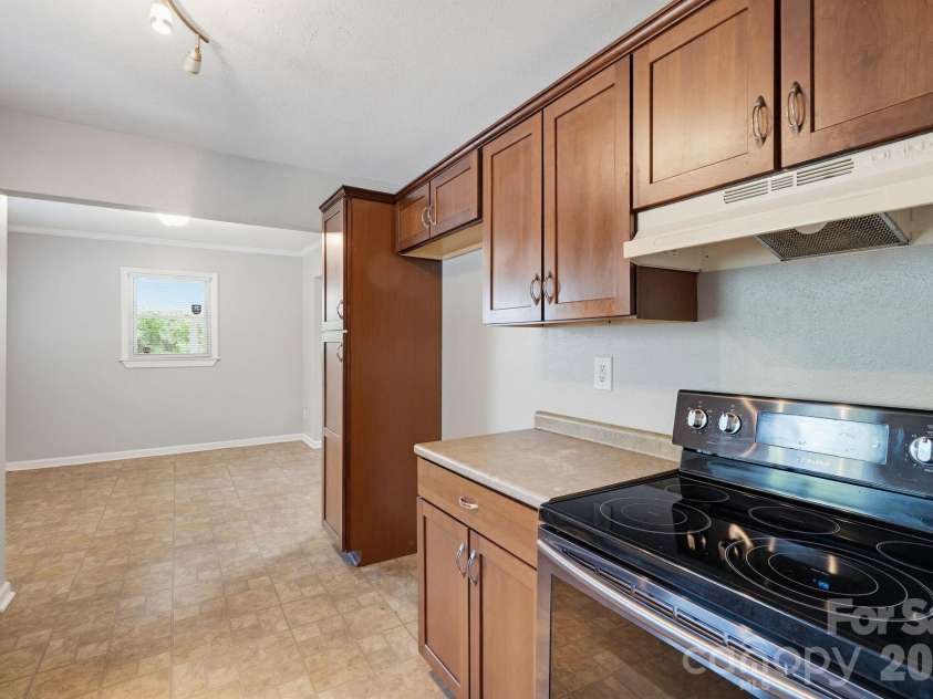 6517 Riverine Drive, Charlotte, NC 28216.  MLS# CAR4374862, YatesRealty ID 21771. 