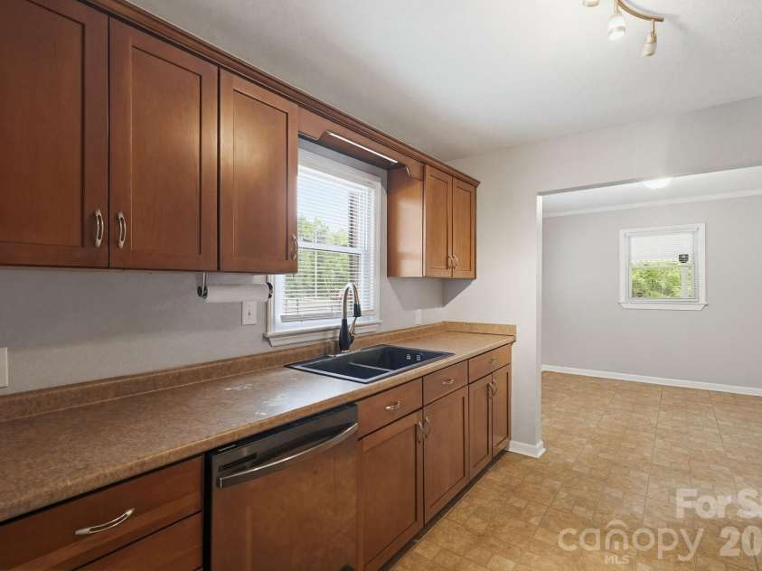 6517 Riverine Drive, Charlotte, NC 28216.  MLS# CAR4374862, YatesRealty ID 21771. 