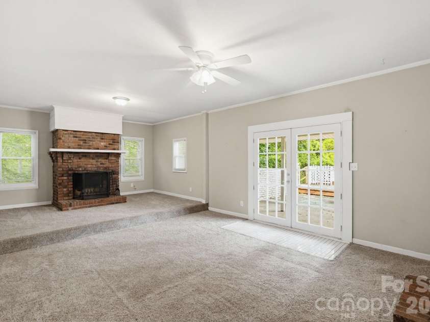 6517 Riverine Drive, Charlotte, NC 28216.  MLS# CAR4374862, YatesRealty ID 21771. 