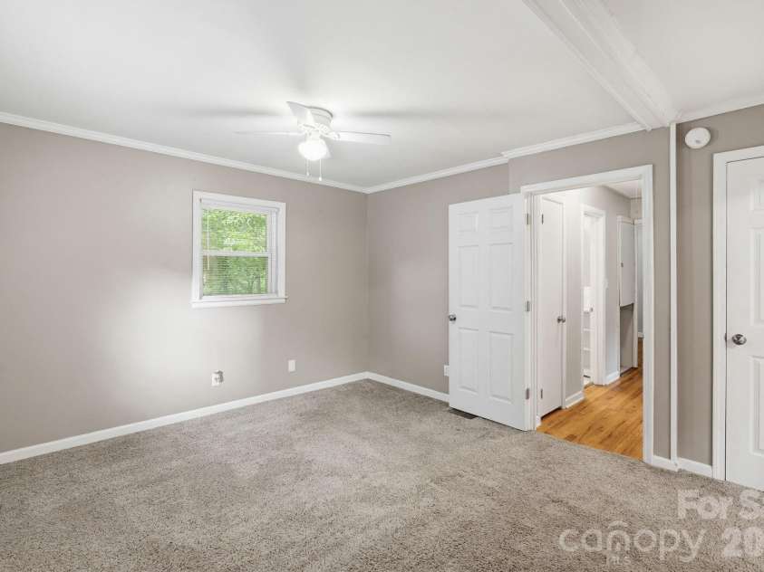 6517 Riverine Drive, Charlotte, NC 28216.  MLS# CAR4374862, YatesRealty ID 21771. 