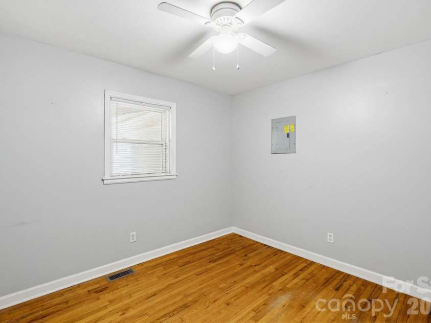 6517 Riverine Drive, Charlotte, NC 28216.  MLS# CAR4374862, YatesRealty ID 21771. 