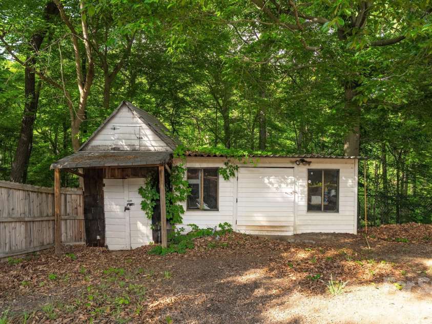 6517 Riverine Drive, Charlotte, NC 28216.  MLS# CAR4374862, YatesRealty ID 21771. 