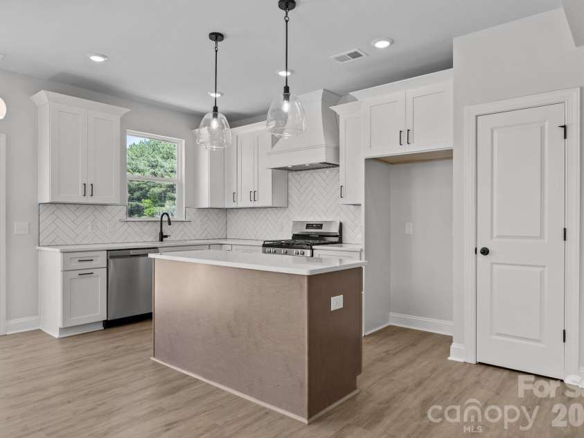 175 Eagle Drive, Salisbury, NC 28144.  MLS# CAR4364215, YatesRealty ID 21773. 