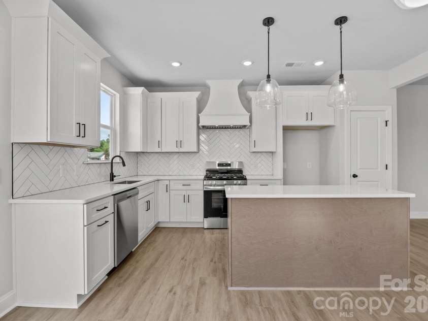 175 Eagle Drive, Salisbury, NC 28144.  MLS# CAR4364215, YatesRealty ID 21773. Kitchen