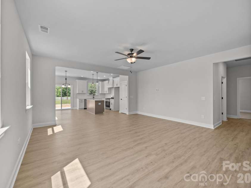 175 Eagle Drive, Salisbury, NC 28144.  MLS# CAR4364215, YatesRealty ID 21773. Main Living Area