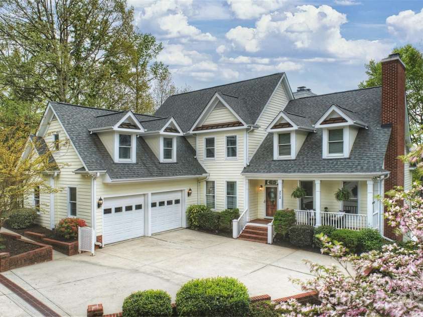 272 Harbor Ridge Drive, Statesville, NC 28677.  MLS# CAR4245660, YatesRealty ID 21775. 