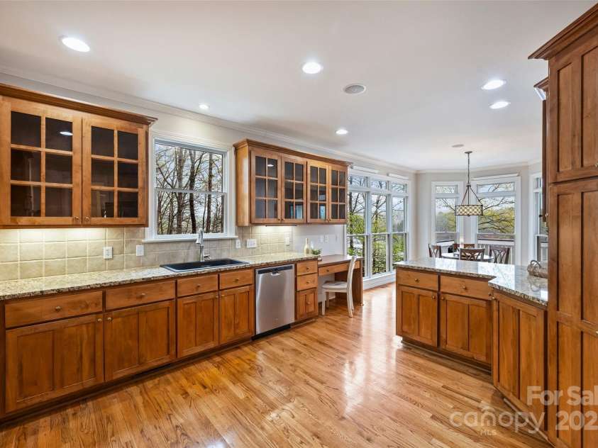 272 Harbor Ridge Drive, Statesville, NC 28677.  MLS# CAR4245660, YatesRealty ID 21775. Great Countertop Space