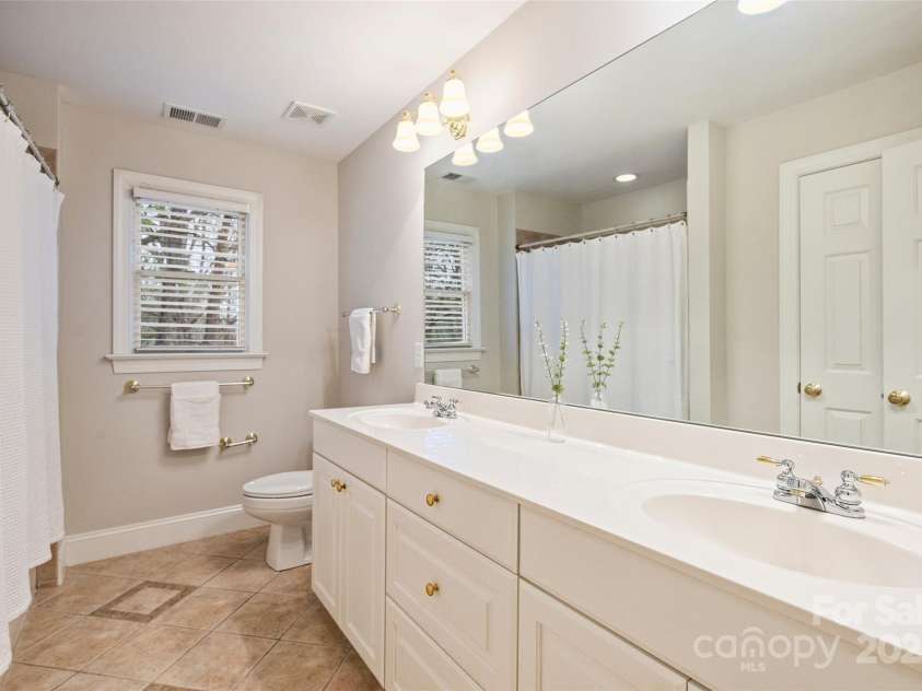 272 Harbor Ridge Drive, Statesville, NC 28677.  MLS# CAR4245660, YatesRealty ID 21775. Upper Level Bathroom