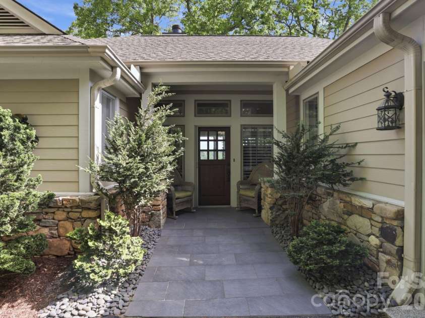 8 Spring Ridge Lane, Hendersonville, NC 28739.  MLS# CAR4374378, YatesRealty ID 21776. 