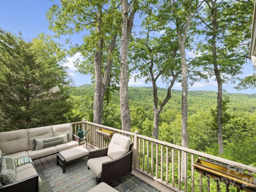 8 Spring Ridge Lane, Hendersonville, NC 28739.  MLS# CAR4374378, YatesRealty ID 21776. 