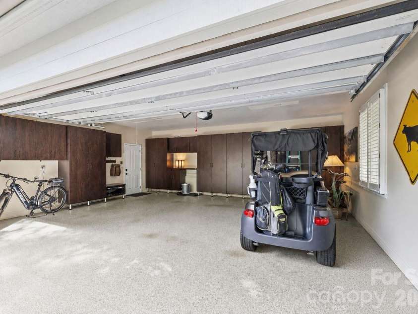8 Spring Ridge Lane, Hendersonville, NC 28739.  MLS# CAR4374378, YatesRealty ID 21776. 