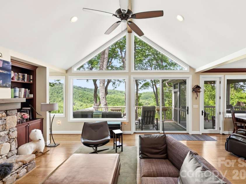 8 Spring Ridge Lane, Hendersonville, NC 28739.  MLS# CAR4374378, YatesRealty ID 21776. Main Level