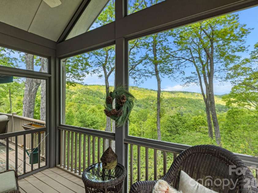 8 Spring Ridge Lane, Hendersonville, NC 28739.  MLS# CAR4374378, YatesRealty ID 21776. Main Level
