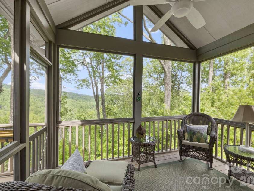 8 Spring Ridge Lane, Hendersonville, NC 28739.  MLS# CAR4374378, YatesRealty ID 21776. Main Level