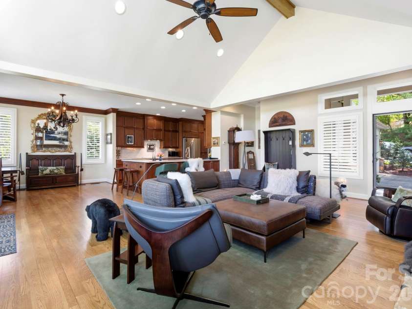8 Spring Ridge Lane, Hendersonville, NC 28739.  MLS# CAR4374378, YatesRealty ID 21776. Main Level
