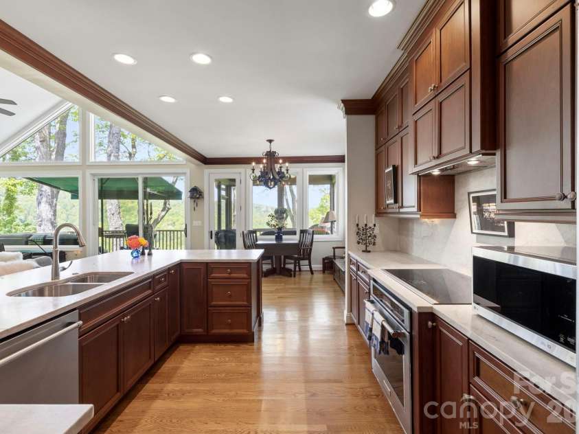 8 Spring Ridge Lane, Hendersonville, NC 28739.  MLS# CAR4374378, YatesRealty ID 21776. Main Level