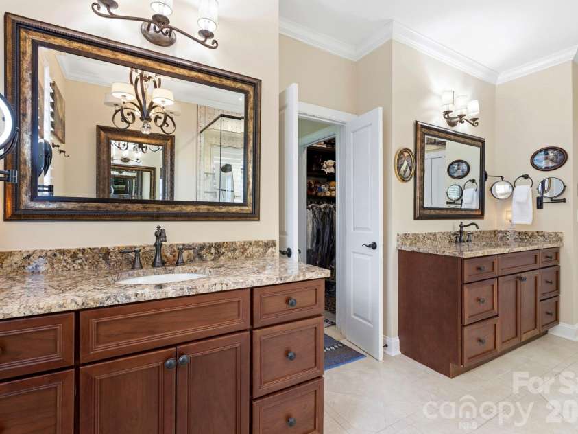 8 Spring Ridge Lane, Hendersonville, NC 28739.  MLS# CAR4374378, YatesRealty ID 21776. Main Level Bathroom