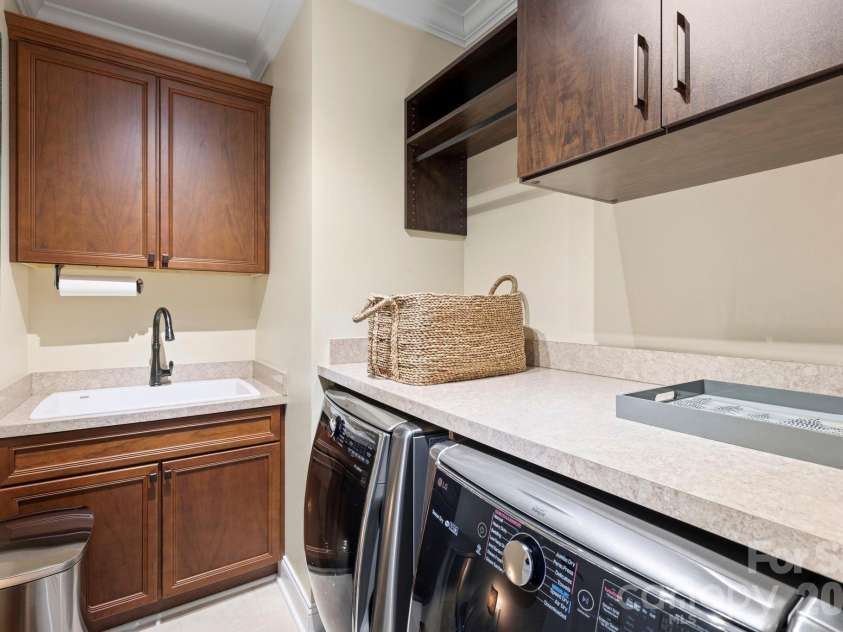 8 Spring Ridge Lane, Hendersonville, NC 28739.  MLS# CAR4374378, YatesRealty ID 21776. Main Level Laundry 