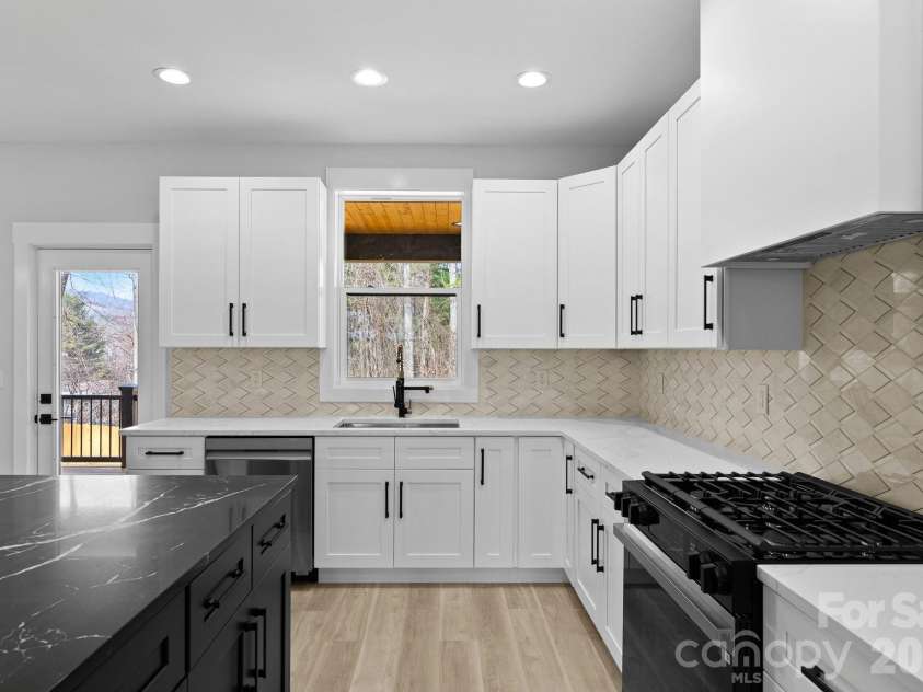19 Starnes Cove Road, Asheville, NC 28806.  MLS# CAR4354681, YatesRealty ID 21777. 