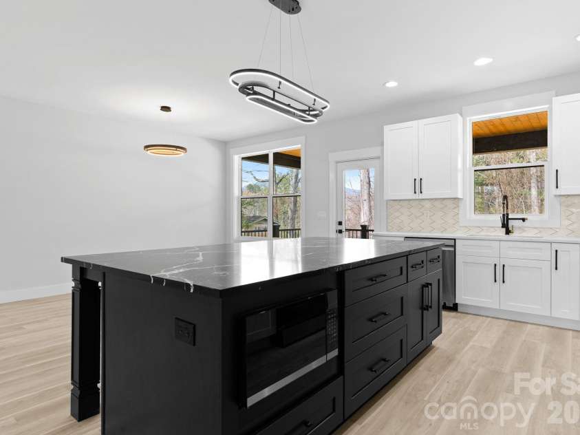 19 Starnes Cove Road, Asheville, NC 28806.  MLS# CAR4354681, YatesRealty ID 21777. 