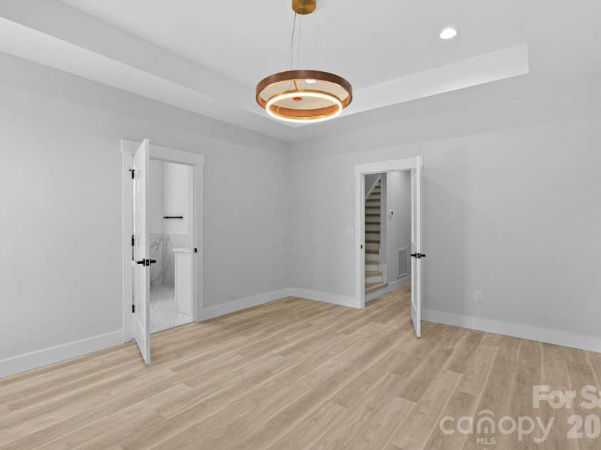 19 Starnes Cove Road, Asheville, NC 28806.  MLS# CAR4354681, YatesRealty ID 21777. 