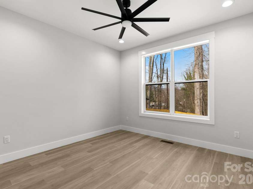 19 Starnes Cove Road, Asheville, NC 28806.  MLS# CAR4354681, YatesRealty ID 21777. 