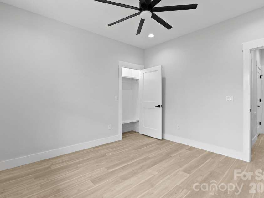 19 Starnes Cove Road, Asheville, NC 28806.  MLS# CAR4354681, YatesRealty ID 21777. 