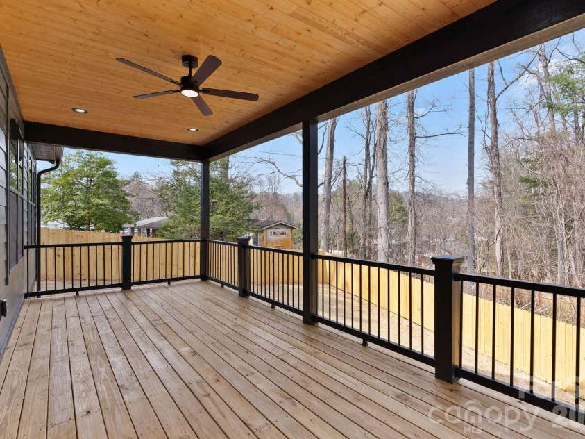 19 Starnes Cove Road, Asheville, NC 28806.  MLS# CAR4354681, YatesRealty ID 21777. 