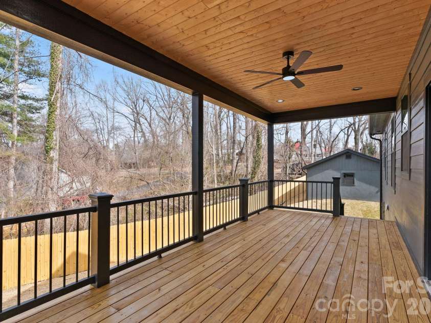 19 Starnes Cove Road, Asheville, NC 28806.  MLS# CAR4354681, YatesRealty ID 21777. 