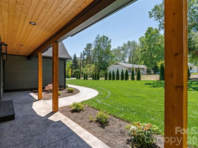 19 Starnes Cove Road, Asheville, NC 28806.  MLS# CAR4354681, YatesRealty ID 21777. 
