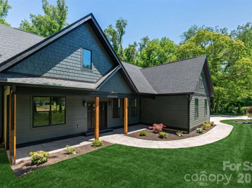 19 Starnes Cove Road, Asheville, NC 28806.  MLS# CAR4354681, YatesRealty ID 21777. 